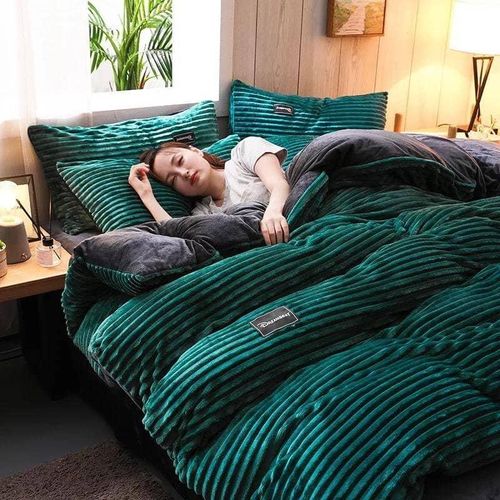 4PC Coral Velvet Duvet Set With 1 Bedsheet, 2Pillowcases And 1Duvet 6*6 - Green image